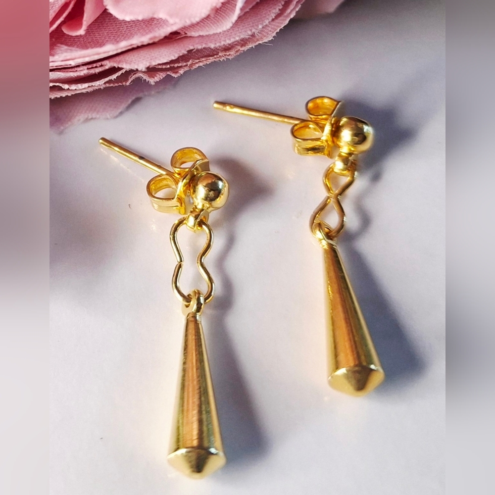 Vintage 80s β¨οΈGold Cone Dangle Earrings